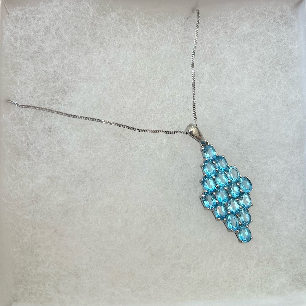 Crystal blue diamond shaped necklace